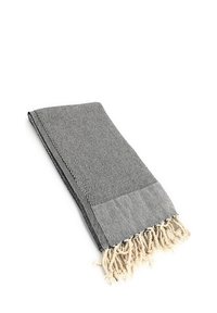 Graues Textil mit gewebtem Muster, fransigen Rändern in Creme. Rechteckige Form mit strukturierten Designs auf einer Seite.