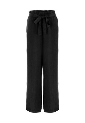 Zwarte broek met hoge taille en wijde pijpen, met een stoffen riem geknoopt tot een strik aan de voorkant en zijzakken.