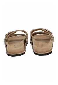 Tanfarbene Wildledersandalen mit zwei verstellbaren Riemen, einer strukturierten Innensohle und einer schwarzen Gummisohle. Verziert mit dekorativen Nähten entlang der Kanten.