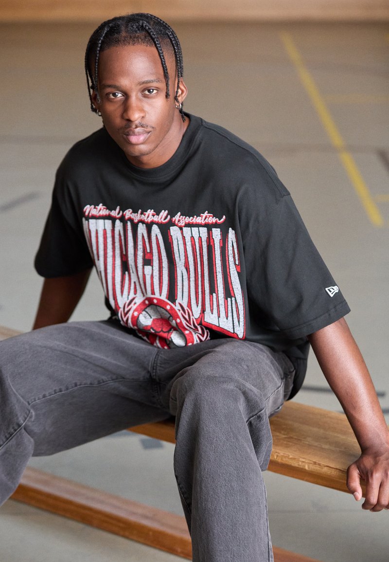 New Era NBA CHICAGO BULLS OVERSIZE - Klubbklær - black