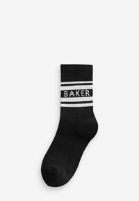 Sort bomuldsstrømpe med ribbet tekstur, der har et hvidt logo "BAKER" og to horisontale hvide striber nær toppen.