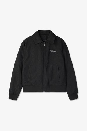 Melnā kviltotā bumbieru jaka ar rāvējslēdzēju, apkakli un ribotām piedurknēm. Iezīmēta ar smalku balto logo izšuvumu uz krūtīm.