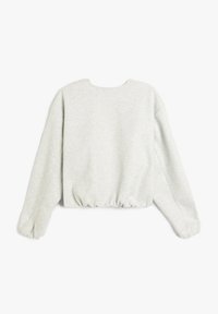 Vaaleanharmaa lyhyt collegepaita, jossa on pitkät hihat, pyöreä kaula-aukko ja kootut helmassa, valmistettu pehmeästä kankaasta, jossa on harjattu pinta.