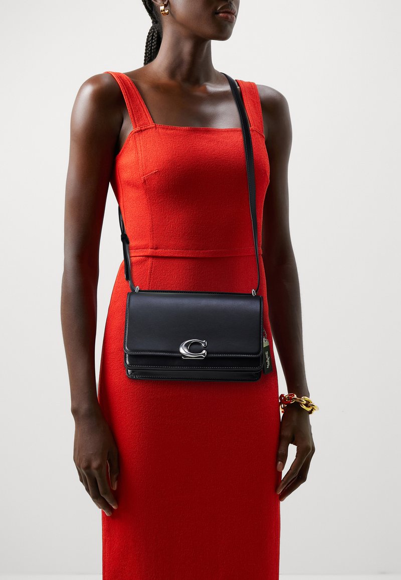 Coach LUXE REFINED BANDIT SHOULDER Across body bag black Zalando.ie