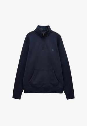 Laskia sininen, puolivetoketjullinen collegepaita, joka on valmistettu pehmeästä kankaasta. Siinä on etutasku ja resorit, sekä pieni logo rinnassa.