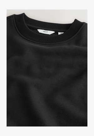 Zwarte sweatshirt met een geribbelde ronde hals. Zachte, gestructureerde stof met een soepele afwerking. Label toont merk "NEXT" en maat "M."