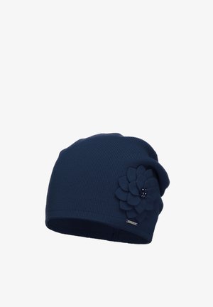 Marineblauer Strickmütze mit strukturiertem Finish, ausgestattet mit einem großen Filzblumenakzent und einem kleinen metallischen Logo-Detail.
