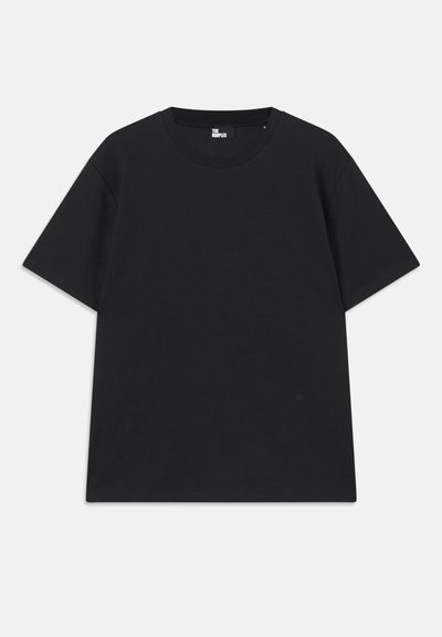 Schwarzes Kurzarm-T-Shirt aus Baumwolle mit rundem Halsausschnitt und einem kleinen Logo-Detail am Saum. Glatte Textur, reguläre Passform.