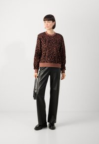 Scotch & Soda FLOCK ARTWORK REGULAR - Sweatshirt - brown