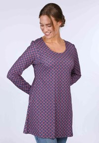 Langärmlige lila Tunika mit sich wiederholendem Tränenmuster, featuring einem runden Ausschnitt und einem lässigen Schnitt, aus weichem Stoff gefertigt.