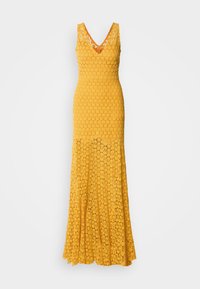 Gul blondelace-lang kjole med V-hals, med blomstermønster og teksturert stoff. Tett bodice overgang til en flagrende bunn.