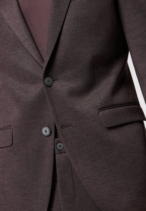 Donkere bruin colbert met een gestructureerde afwerking, voorzien van twee voorkezen, zwarte knopen en een notch-reepdesign.