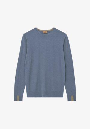 Lyseblå crewneck-trøje med lange ærmer og beige striber på manchetterne, lagt fladt mod en hvid baggrund.