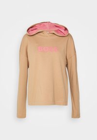 Hoodie beige a maniche lunghe con fodera interna rosa nel cappuccio e la scritta "BOSS" ricamata in rosa sul petto.