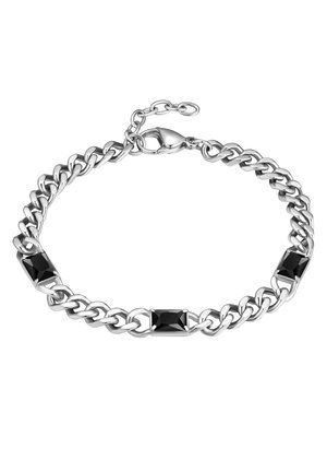Bracelet en chaîne argentée mettant en valeur des gemmes noires rectangulaires, alternant avec des maillons. Comprend un fermoir en mousqueton pour un maintien sécurisé.