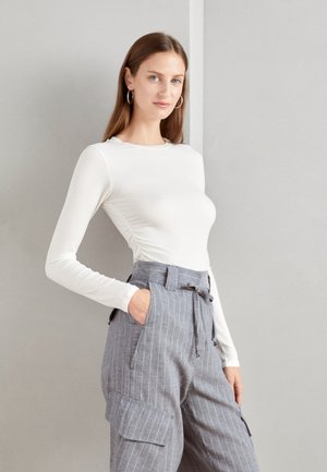 Anna Field Tops ar garām piedurknēm - off white