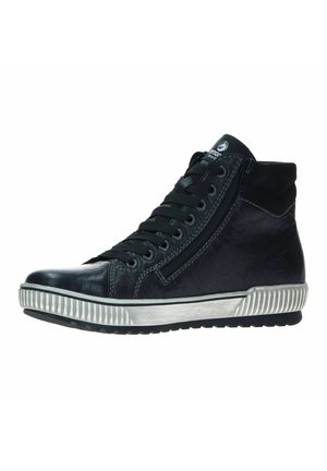 Baskets montantes en cuir noir avec finition texturée, devant lacé, fermeture éclair latérale, et semelle en caoutchouc dotée de rainures horizontales.