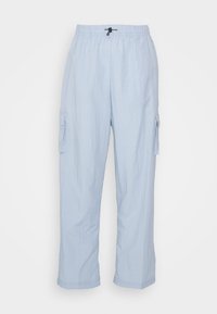 Světle modré, lehké cargo kalhoty s elastickým pasem a dvěma bočními kapsami, se zónou volného střihu a minimální texturou.