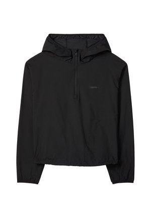 Veste à capuche noire légère avec une fermeture éclair à moitié sur le devant, des poignets et un ourlet élastiques.