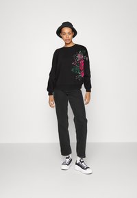 ONLY ONLWANTED FLOWERS - Sudadera - black