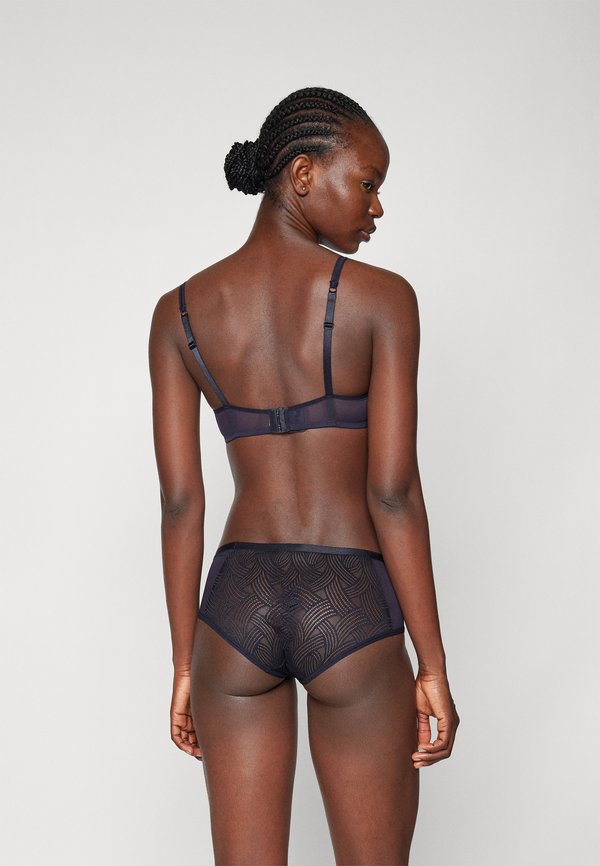 DELIGHTFUL SPOTLIGHT - Triangle bra3