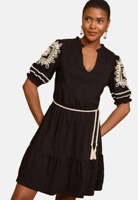 REGULAR FIT V-NECK  - Džersejové šaty - black cornelli belted