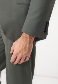 Isaac Dewhirst THE PREMIUM NOTCH FASHION SUIT - Dress - sage