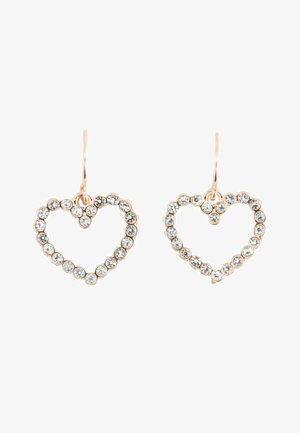 Cercei în formă de inimă din aur roz, decorați cu mici pietre prețioase clare pe margini. Prezintă un cârlig simplu pentru purtare.