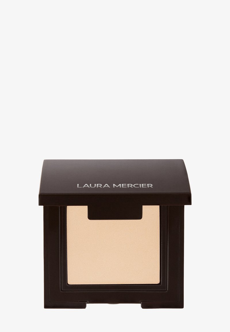 Laura Mercier puristetut jauheet neliön muotoisessa mustassa kompaktissa. Pintana on sileä, vaalean beigen värinen jauhe. Logo päällä, minimalistinen muotoilu.