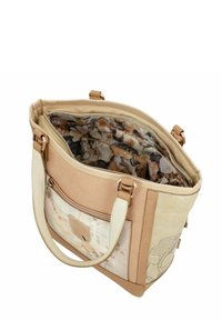 Sac à main beige avec doublure à motif floral, extérieur texturé, poche zippée à l'avant et anses contrastantes en cuir clair. Design intérieur spacieux.