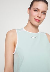 Nike Performance FC - Sport T-Shirt - light dew/white