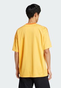 adidas Originals ADICOLOR - Print T-shirt - real gold