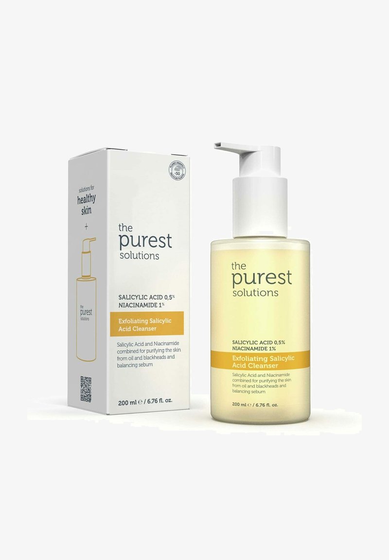 Exfoliërende salicylzuurreiniger in een doorzichtige fles met een witte pomp. Gele vloeistof, gelabeld met productdetails en een witte doos.