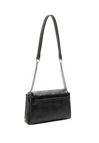 Czarna torebka crossbody z sztucznej skóry z płaskim dnem, łańcuszkiem i skórzanym paskiem na ramię, z pionowymi detalami szycia.