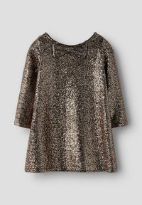 Abito bronzeo luccicante con maniche a tre quarti, scollatura rotonda e un dettaglio a fiocco decorativo sul davanti, ricoperto di paillettes.