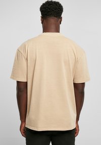 Urban Classics OVERSIZED GARMENT DYE TEE - Základné tričko - unionbeige