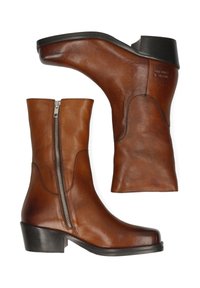 Stivaletti alla caviglia in pelle marrone con punta quadrata, cerniera laterale e tacco moderato. Presentano una superficie strutturata e sottili variazioni tonali.