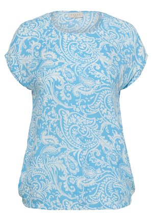 Lichtblauwe blouse met korte mouwen, voorzien van een wit, ingewikkeld paisley- en bloemenpatroon, een ronde halslijn en een zachte, losse pasvorm.
