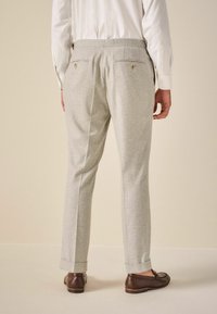 Next ITALIAN CHECK - REGULAR FIT - Pantalon de costume - natural