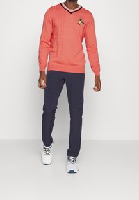 Lyle & Scott Felpa - light red