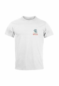 Weißes Baumwoll-T-Shirt mit einem Grafikdruck eines Leoparden, der eine Tasse hält, mit dem roten Schriftzug "NVLS" unter der Illustration. Kurze Ärmel, Rundhalsausschnitt.