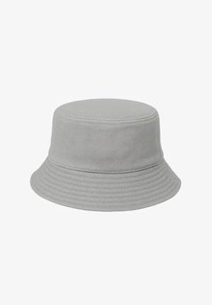 Cappello a secchiello in cotone grigio con corona rotonda e ampio bordo leggermente inclinato. Tessuto strutturato con dettagli a coste lungo il bordo.
