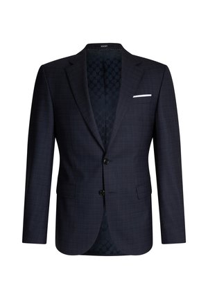 Blazer pour homme bleu marine foncé, sur mesure, avec un motif à carreaux subtil, deux boutons, revers crantés, poches à rabat et pochette blanche contrastante.