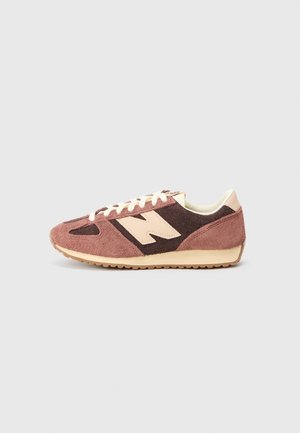 471 UNISEX - Sportcipő - brown
