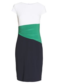 Kortärmad klänning med en vit överdel, grön midja med drapering och en mörkblå kjol. Tillverkad av mjukt, stretchigt tyg.