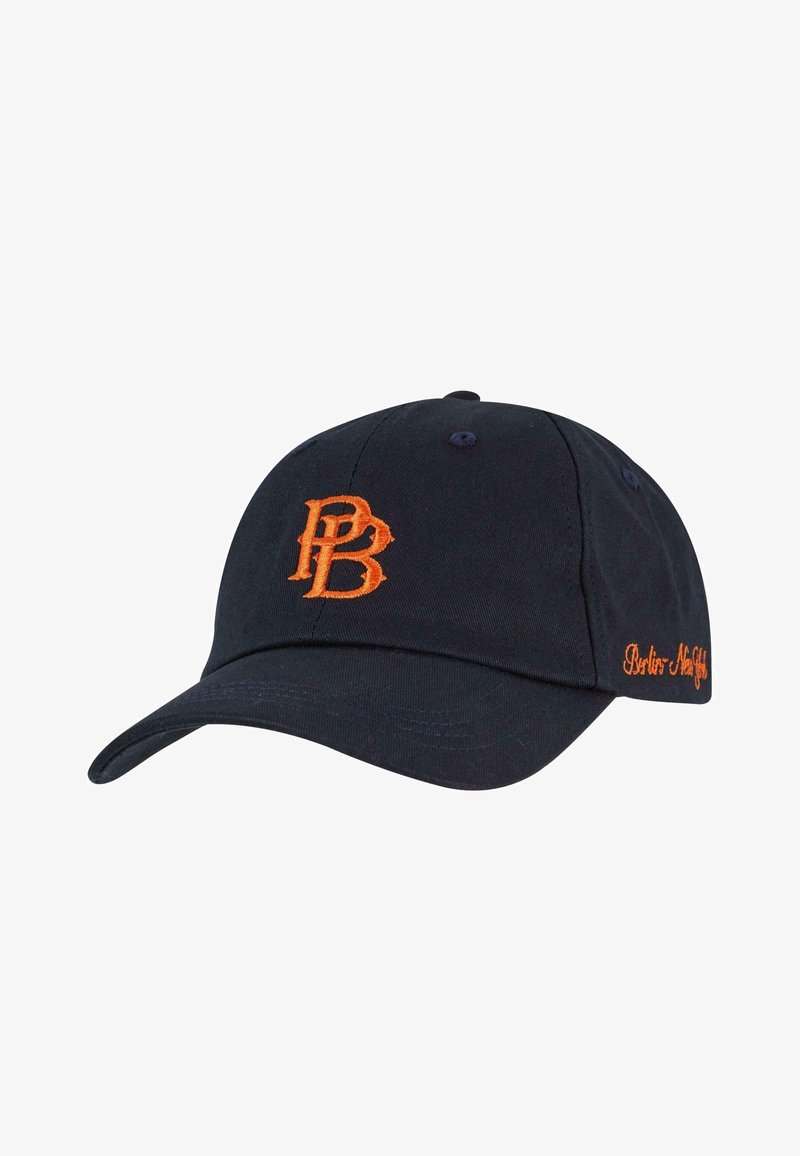 Sötétkék pamut baseball sapka, elöl narancssárga hímzett logóval (PB), az oldalon pedig narancssárga "Berlin" felirattal.
