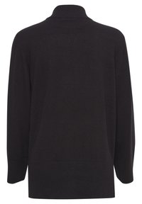 Maglione nero oversize con collo alto, maniche lunghe e polsini e orlo a costine. Il tessuto è morbido con una consistenza liscia e dettagli minimi.