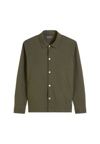 Oliwkowa koszula z długim rękawem, zapinana na guziki z metalowymi elementami w srebrnym odcieniu, klasyczny kołnierzyk, miękka tkanina i prosty dół. Posiada kieszenie boczne.