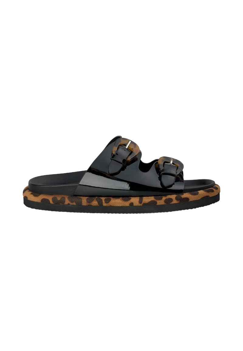 Sandali neri in patent con doppie fibbie e suola testurizzata con stampa leopardata. Sottopiede piatto in gomma con un motivo animale a contrasto.