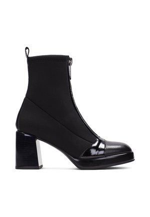 Enkellaarsjes met plateauzool - black